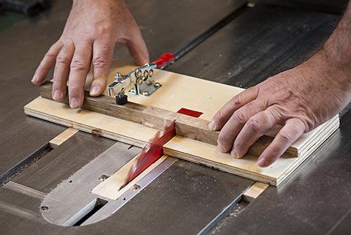 How to cut your pen blank with a table saw sled thin-kerf blade combination